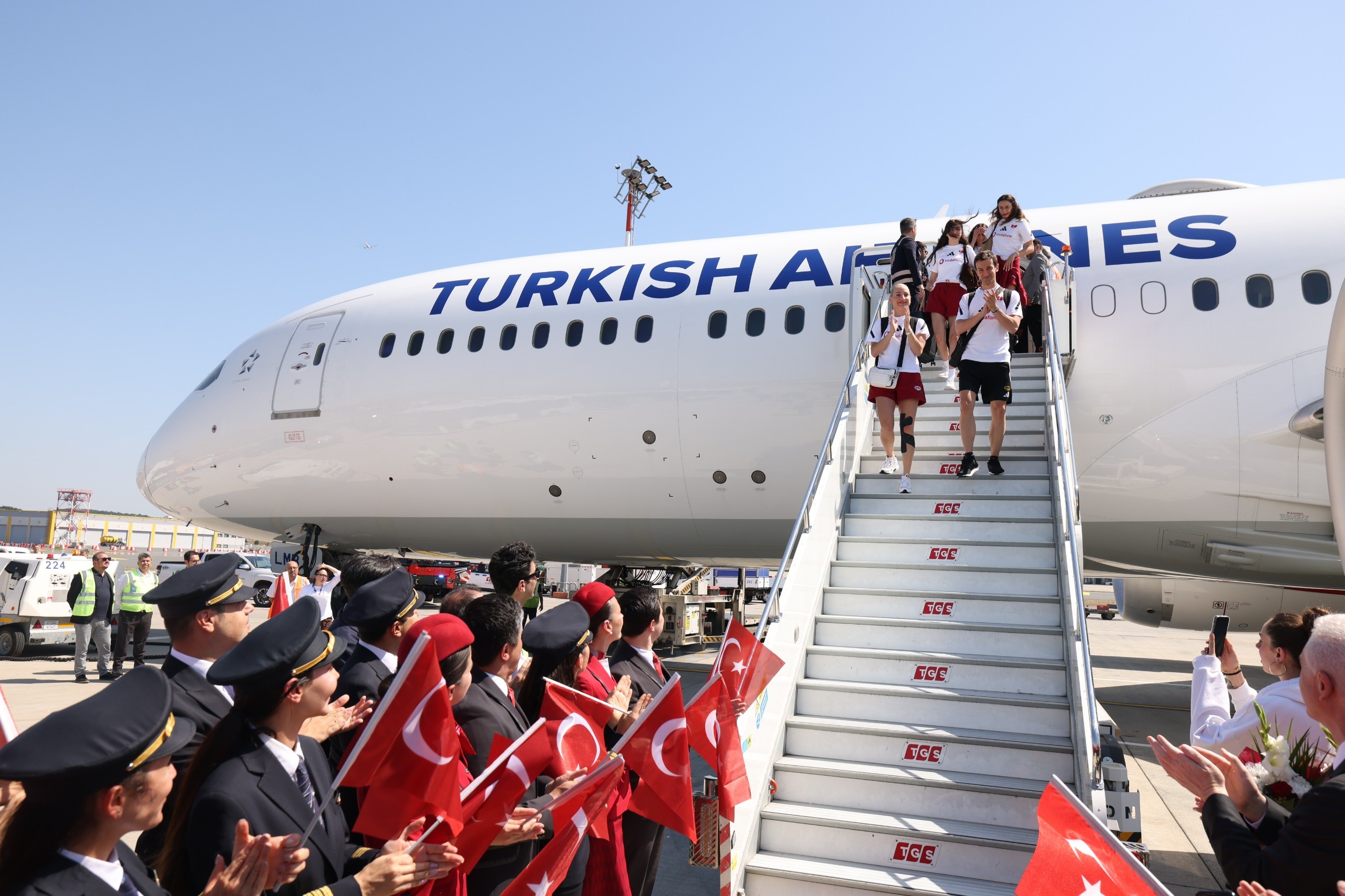 Filenin Sultanları'na THY'den coşkulu karşılama